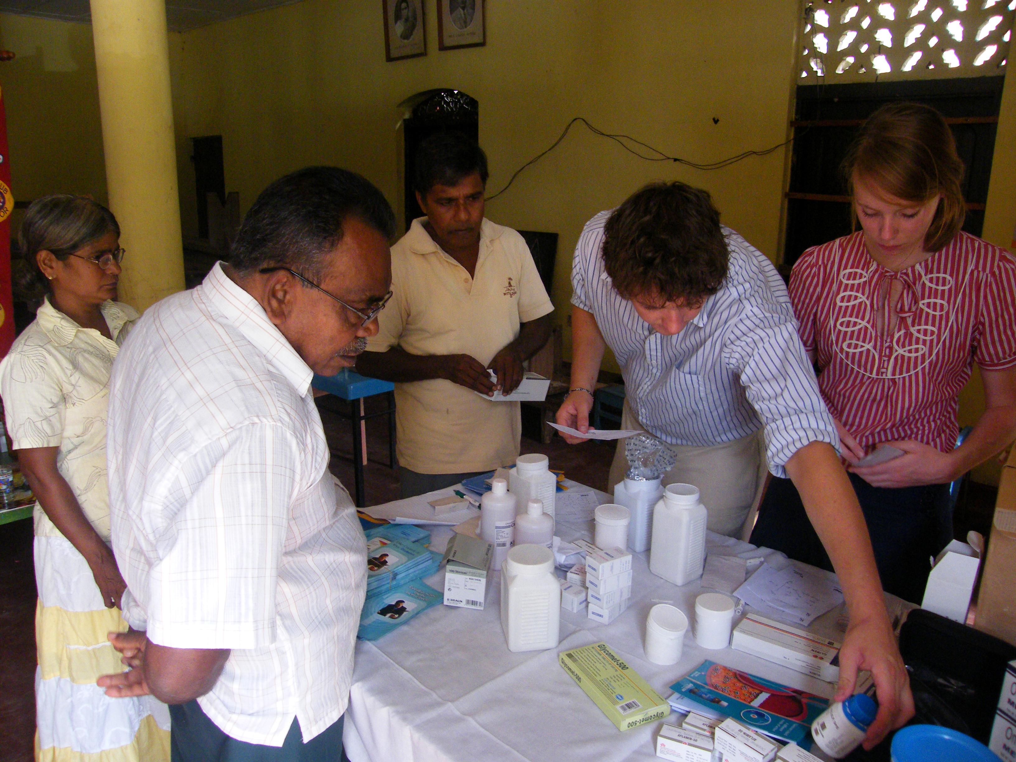 Interns from Projects Abroad handing out medical prescriptions whilst on their pharmacy internship in Sri Lanka. Interns and doctors are seen handing out prescriptions to local residents as part of their pharmacy internship in Sri Lanka.